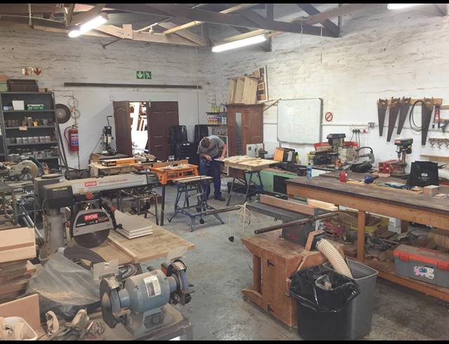 300M² FACTORY RENTED IN PAARDEN EILAND